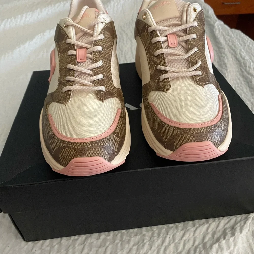 Coach runner - Picture 2 of 3